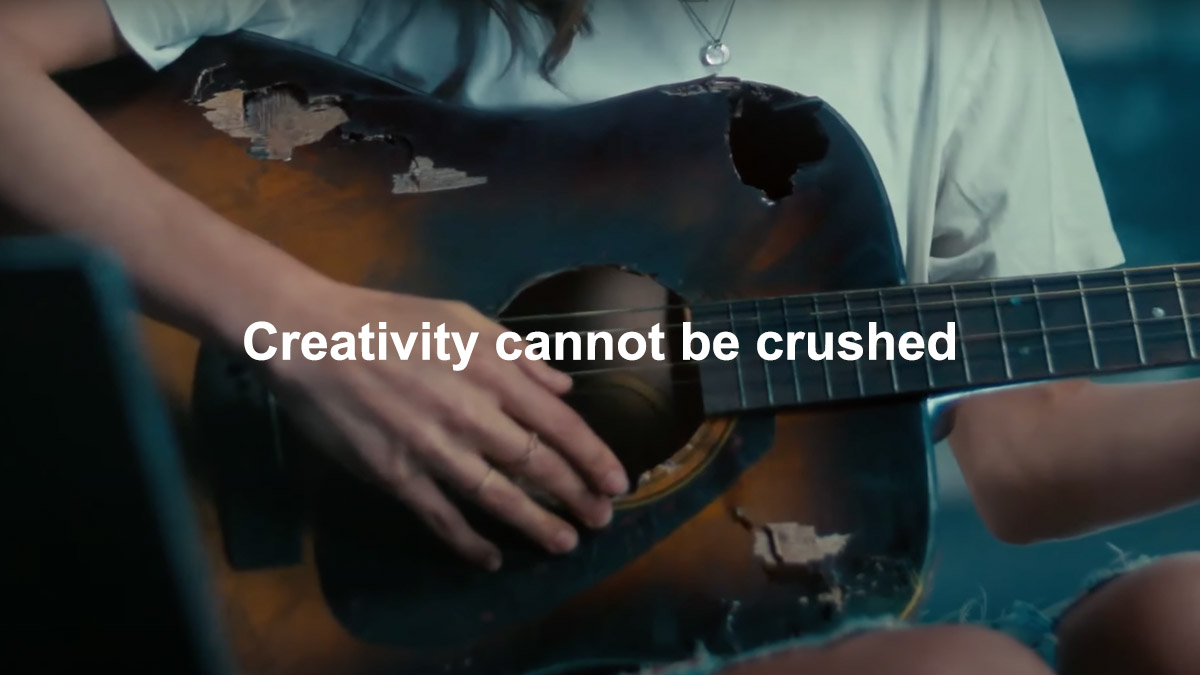 Samsung Crushes Apple's Ad
